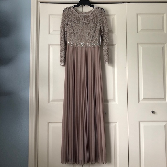 Dresses & Skirts - Champagne formal gown